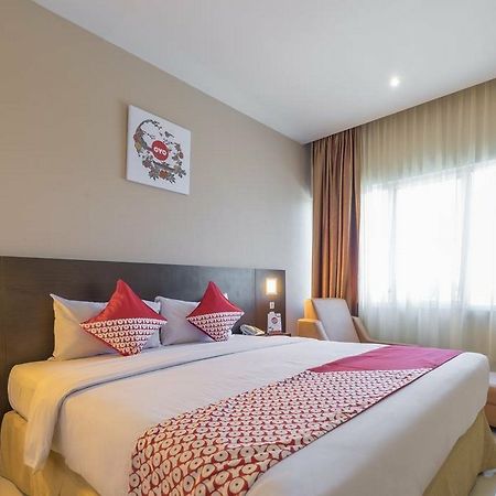 Collection O 1279 Hotel Grand Celino Makassar Exteriör bild