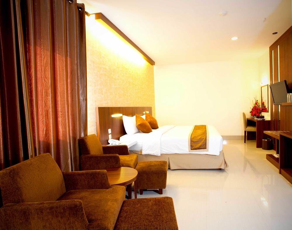 Collection O 1279 Hotel Grand Celino Makassar Exteriör bild