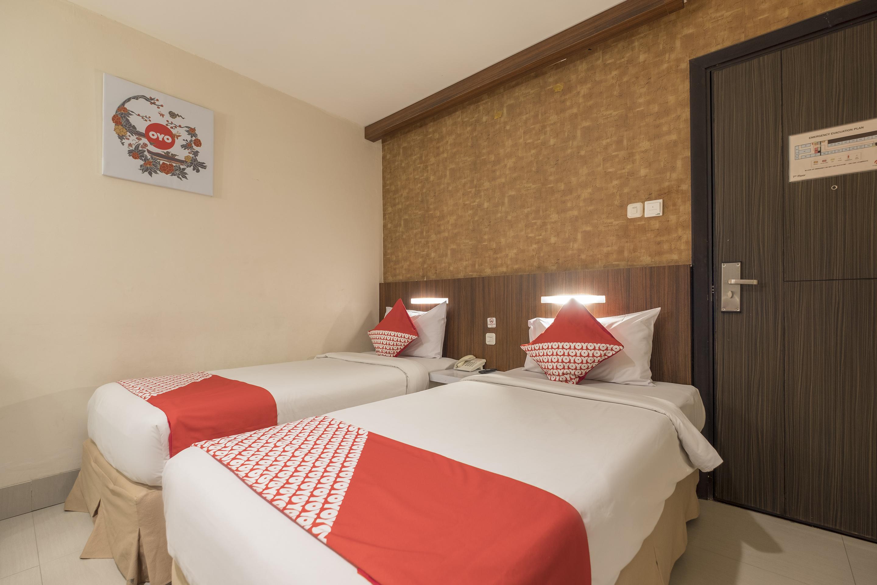 Collection O 1279 Hotel Grand Celino Makassar Exteriör bild