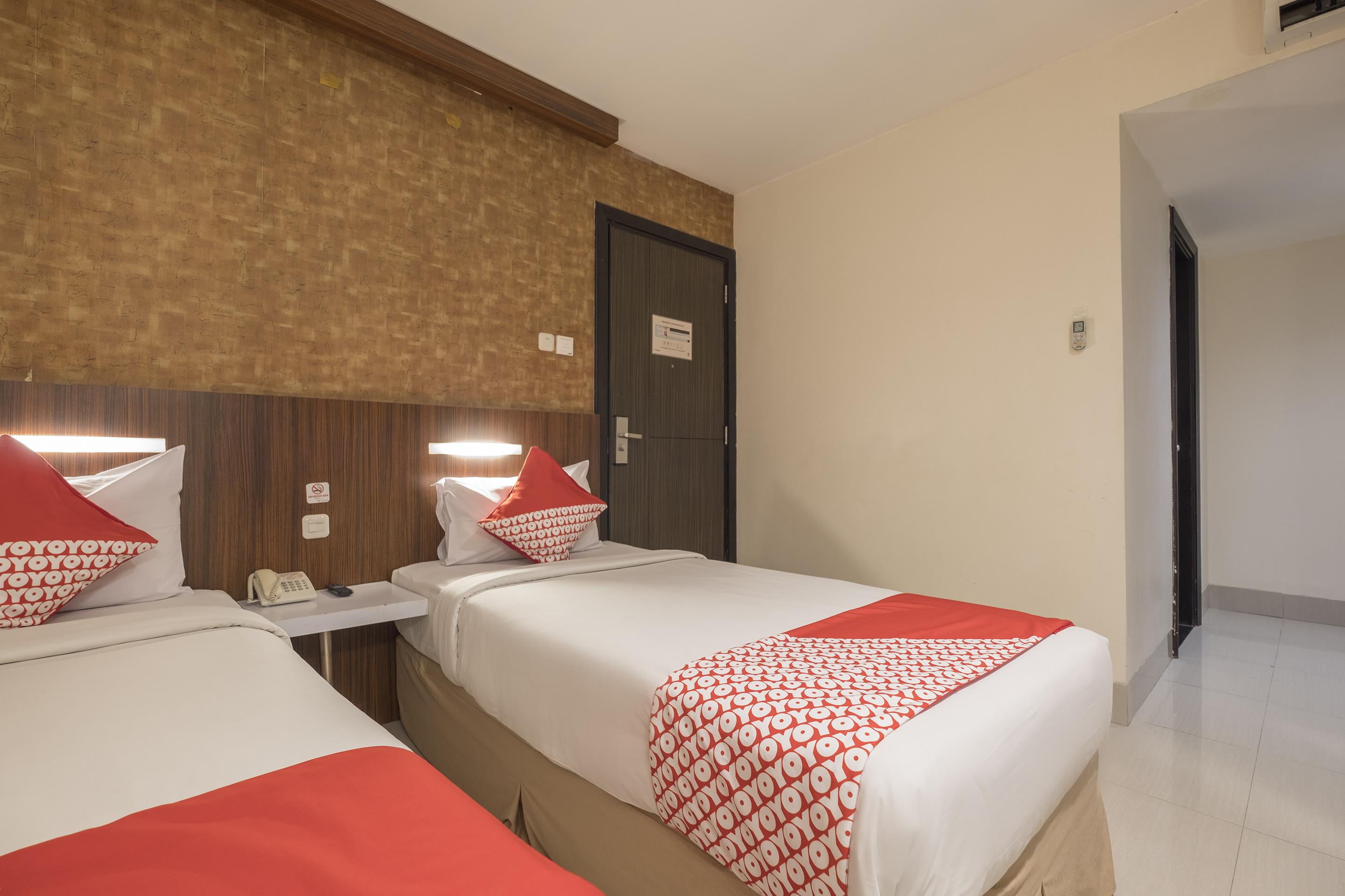 Collection O 1279 Hotel Grand Celino Makassar Exteriör bild