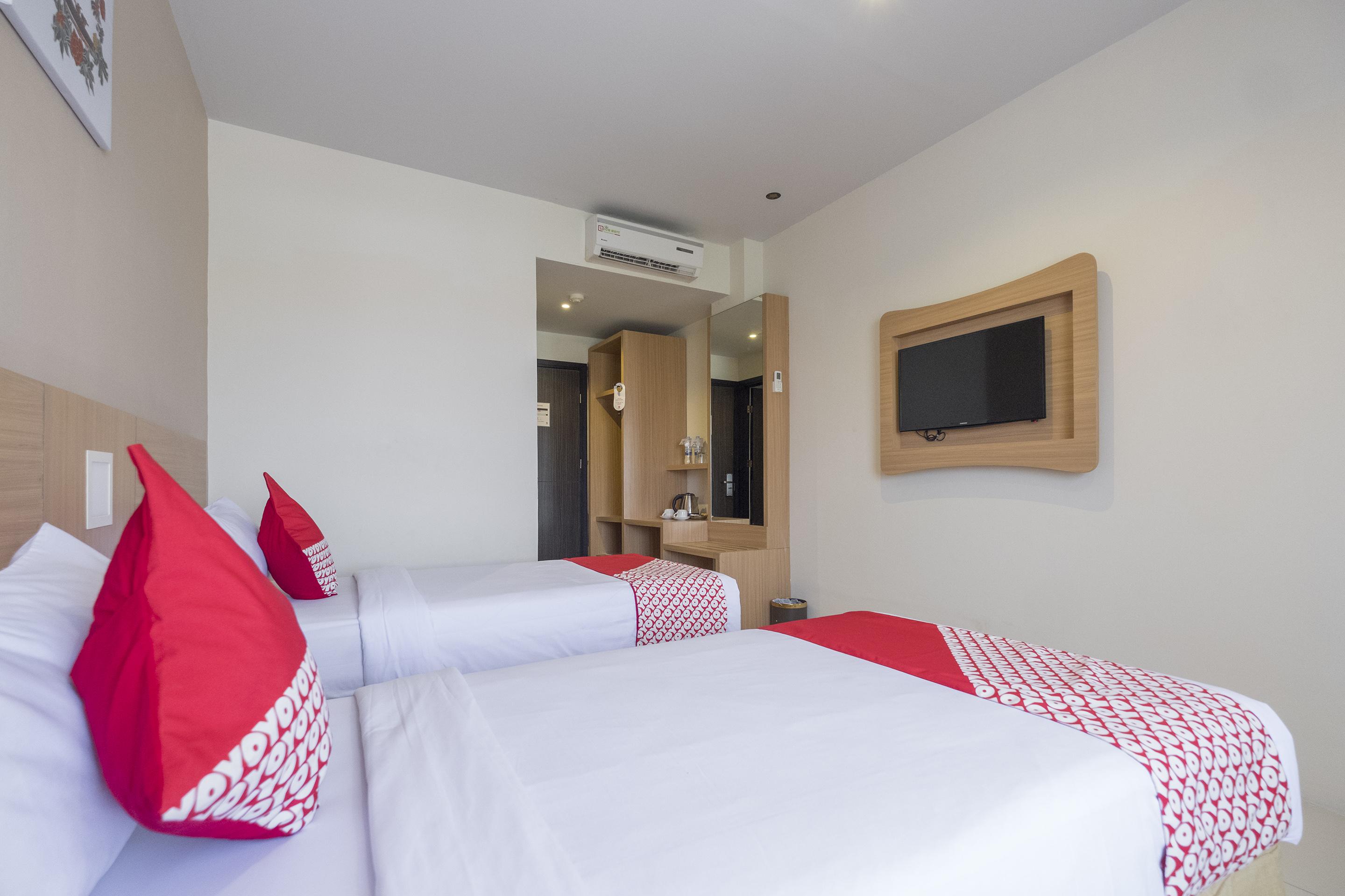 Collection O 1279 Hotel Grand Celino Makassar Exteriör bild