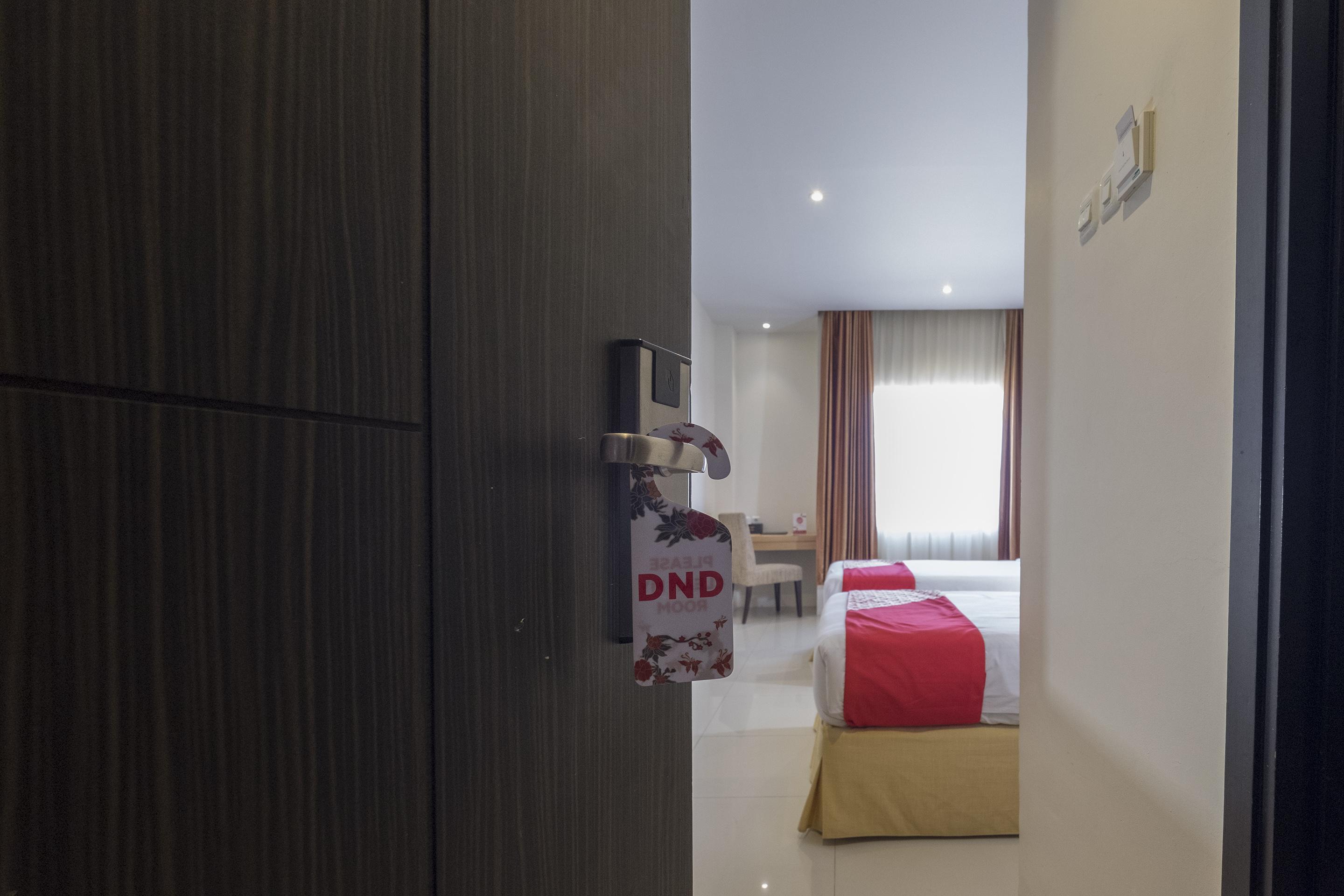 Collection O 1279 Hotel Grand Celino Makassar Exteriör bild