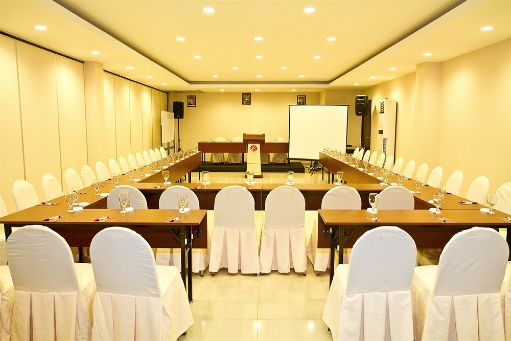 Collection O 1279 Hotel Grand Celino Makassar Exteriör bild