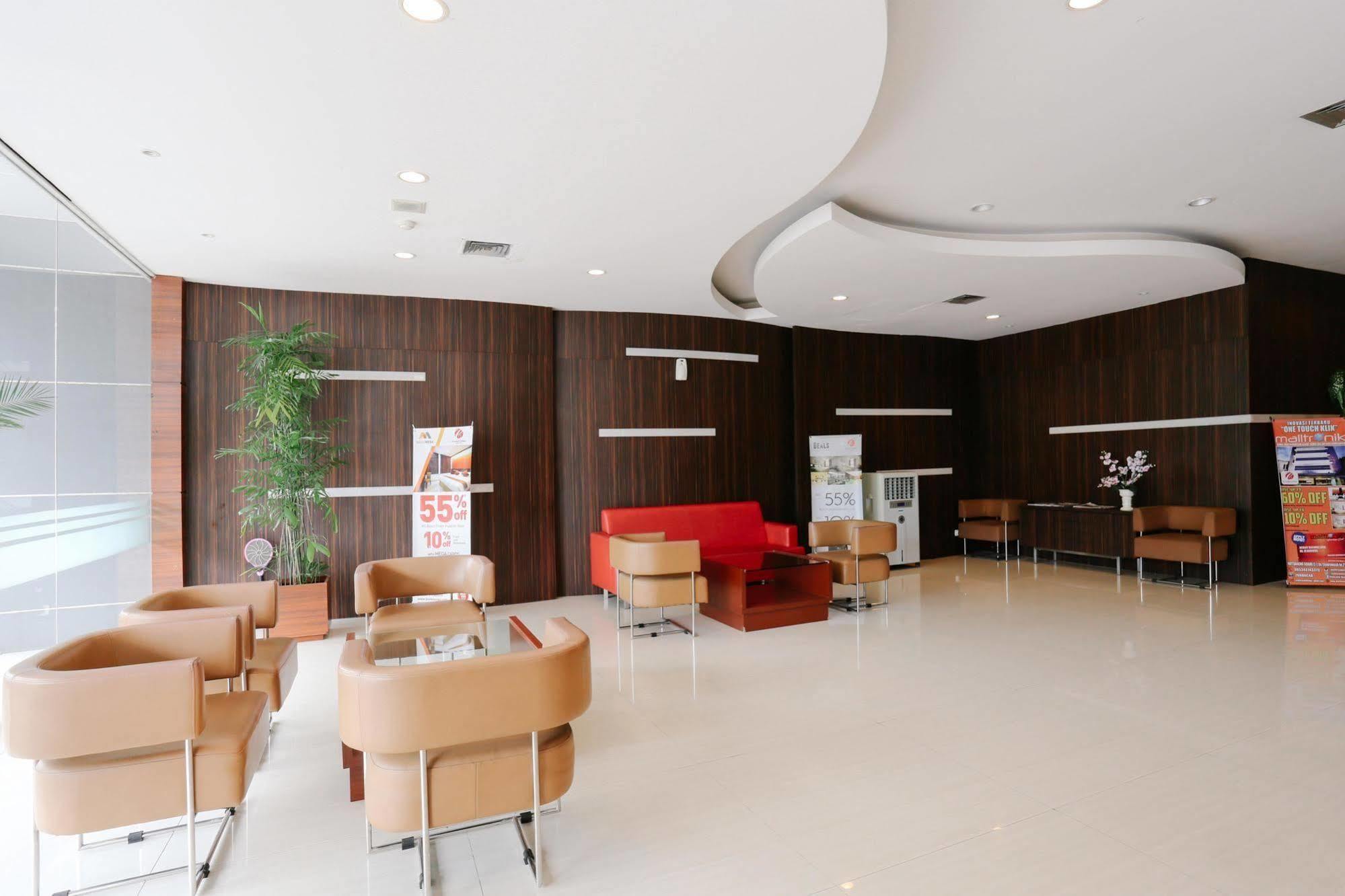 Collection O 1279 Hotel Grand Celino Makassar Exteriör bild