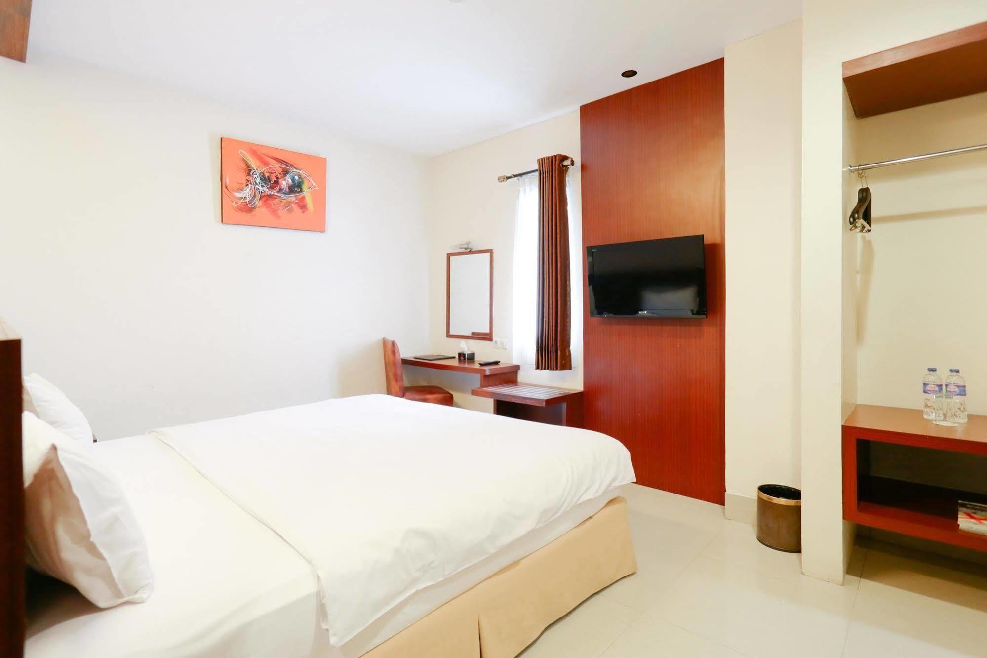 Collection O 1279 Hotel Grand Celino Makassar Exteriör bild