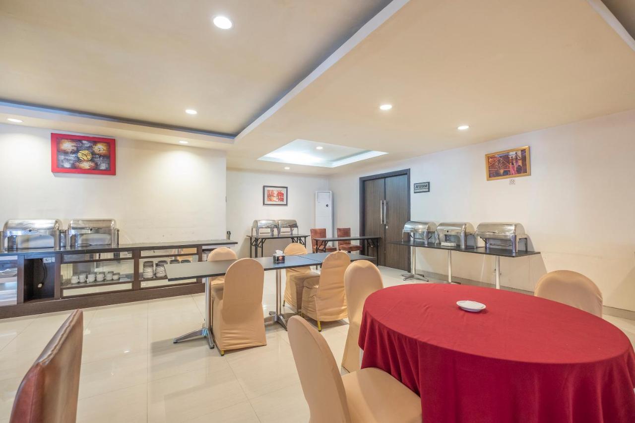 Collection O 1279 Hotel Grand Celino Makassar Exteriör bild